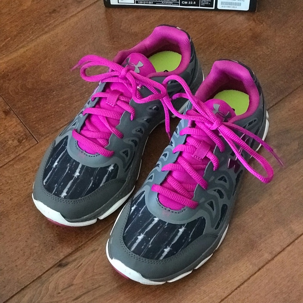 Under Armour w micro G Engage Print size 5.5